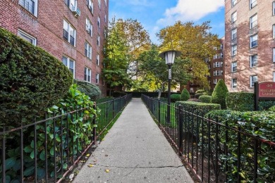Beautiful 2-Bedroom Co-op in the Mansfield Gardens Complex -