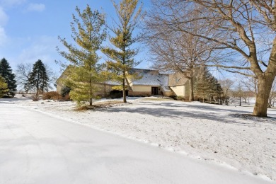 Lake Home Sale Pending in South Barrington, Illinois