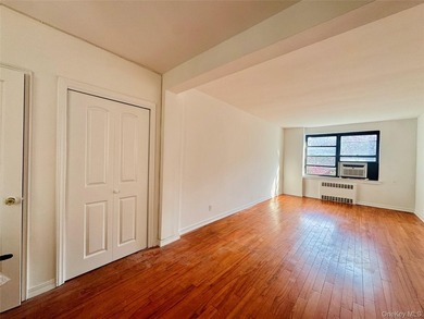 Welcome to a Spacious and well-maintained two-bedroom co-op - photo 13