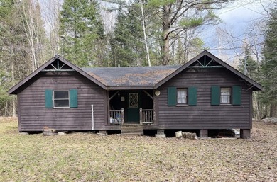 Seller has cleaned out ALL the contents! The 2004 cottage is a - photo 14