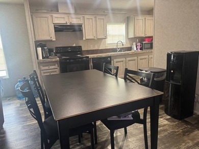 Charming 3-Bedroom, 2-Bath Mobile Home in a Family Community - photo 4