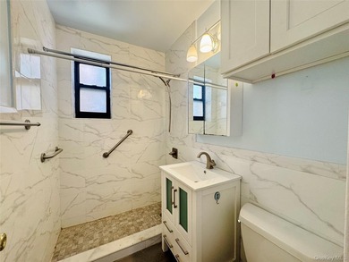 Welcome to a Spacious and well-maintained two-bedroom co-op - photo 18