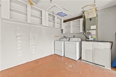 Welcome to this spacious home in the desirable Knob Hill - photo 29