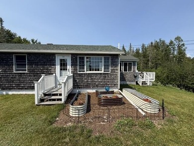 One-floor living at its best! Bright, comfortable, and move-in - photo 3
