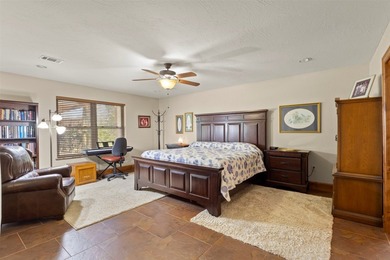 Welcome to this impressive custom home in the gated Texoma - photo 12
