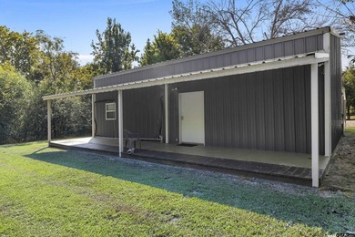 2 CABINS for a combined total of 3 bedrooms and 2 bathrooms and - photo 17