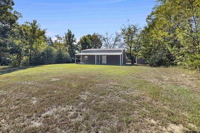 2 CABINS for a combined total of 3 bedrooms and 2 bathrooms and - photo 18