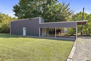 2 CABINS for a combined total of 3 bedrooms and 2 bathrooms and - photo 19