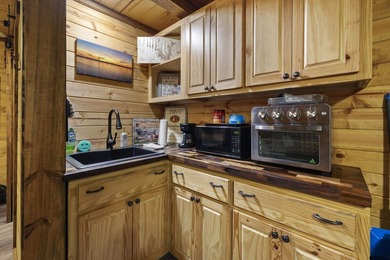 2 CABINS for a combined total of 3 bedrooms and 2 bathrooms and - photo 22