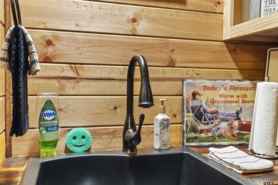 2 CABINS for a combined total of 3 bedrooms and 2 bathrooms and - photo 23