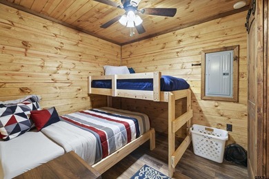 2 CABINS for a combined total of 3 bedrooms and 2 bathrooms and - photo 24