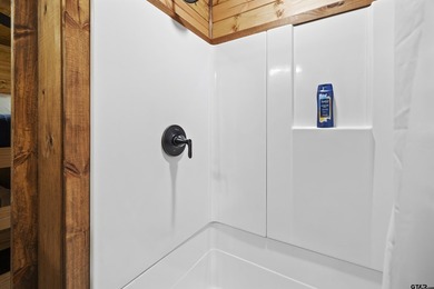 2 CABINS for a combined total of 3 bedrooms and 2 bathrooms and - photo 26