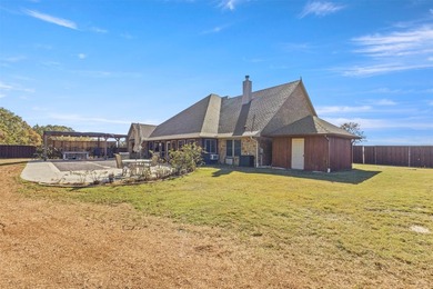 Welcome to this impressive custom home in the gated Texoma - photo 28