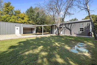 2 CABINS for a combined total of 3 bedrooms and 2 bathrooms and - photo 30