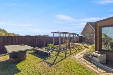 Welcome to this impressive custom home in the gated Texoma - photo 30