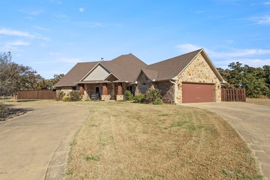Welcome to this impressive custom home in the gated Texoma - photo 31