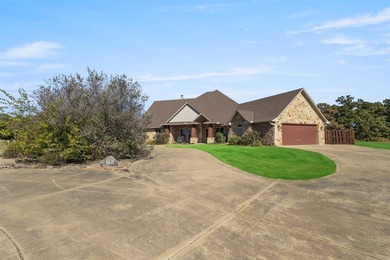 Welcome to this impressive custom home in the gated Texoma - photo 32