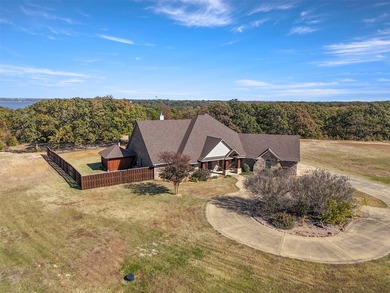 Welcome to this impressive custom home in the gated Texoma - photo 36