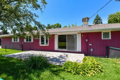 Spacious and inviting 3 bedroom, 2 bath ranch on a beautiful - photo 7