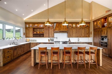 A custom-built legacy home within the gates of Marabou Ranch - photo 8