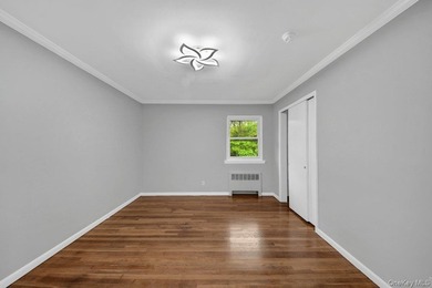 Welcome to this beautiful single-family Colonial home, perfectly - photo 11