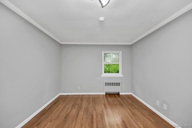 Welcome to this beautiful single-family Colonial home, perfectly - photo 13