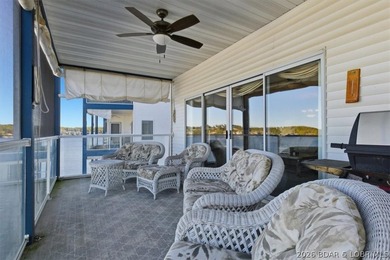 This light-filled condo with three bedrooms and three bathrooms - photo 14
