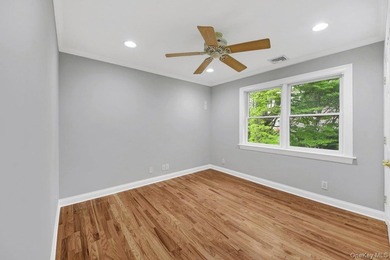 Welcome to this beautiful single-family Colonial home, perfectly - photo 14