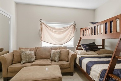 This light-filled condo with three bedrooms and three bathrooms - photo 16