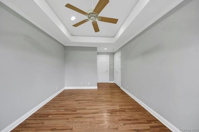 Welcome to this beautiful single-family Colonial home, perfectly - photo 17