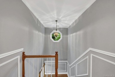 Welcome to this beautiful single-family Colonial home, perfectly - photo 19