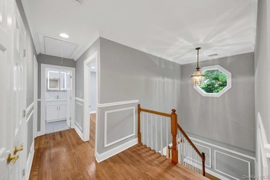 Welcome to this beautiful single-family Colonial home, perfectly - photo 20