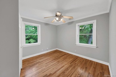 Welcome to this beautiful single-family Colonial home, perfectly - photo 21