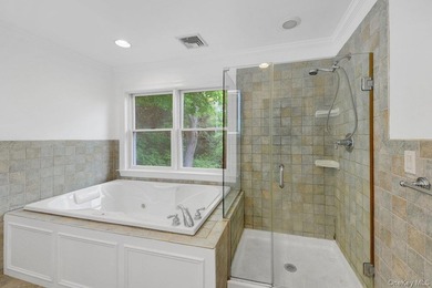 Welcome to this beautiful single-family Colonial home, perfectly - photo 23