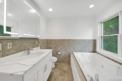Welcome to this beautiful single-family Colonial home, perfectly - photo 24