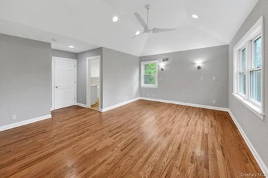 Welcome to this beautiful single-family Colonial home, perfectly - photo 25