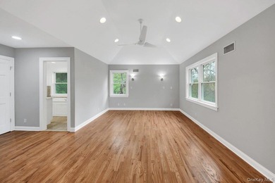 Welcome to this beautiful single-family Colonial home, perfectly - photo 26