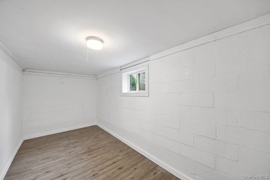 Welcome to this beautiful single-family Colonial home, perfectly - photo 29
