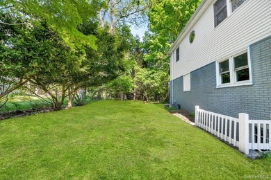 Welcome to this beautiful single-family Colonial home, perfectly - photo 33