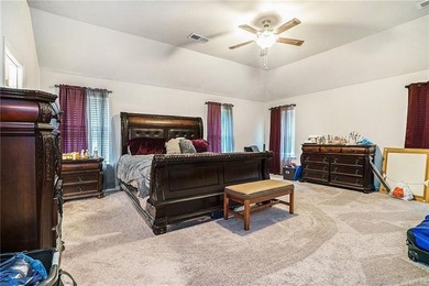 Welcome to this elegant 4-bedroom, 2.5-bath traditional home in - photo 4