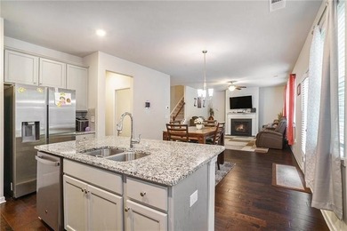 Welcome to this elegant 4-bedroom, 2.5-bath traditional home in - photo 10