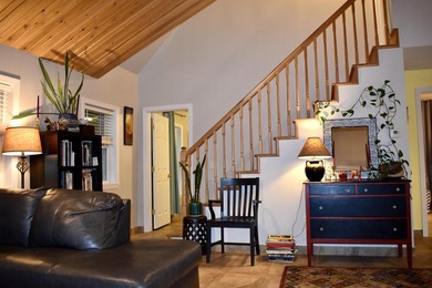 Built in 2016, this charming one-owner Cape offers the perfect - photo 4