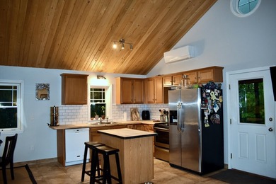 Built in 2016, this charming one-owner Cape offers the perfect - photo 6