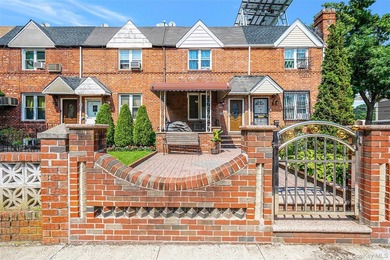 The Canarsie Brick Townhome. This well maintained townshouse has - photo 1