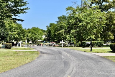 Corner, cul-de-sac lot located in a gated, lakeside, golf course - photo 4