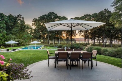 Set on the tranquil shores of Genet Creek, this modern - photo 5