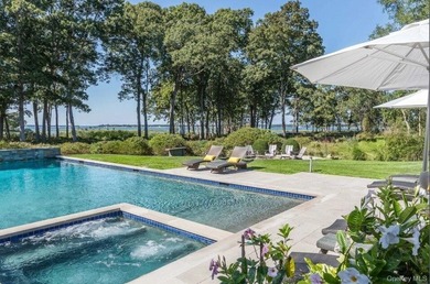 Set on the tranquil shores of Genet Creek, this modern - photo 6