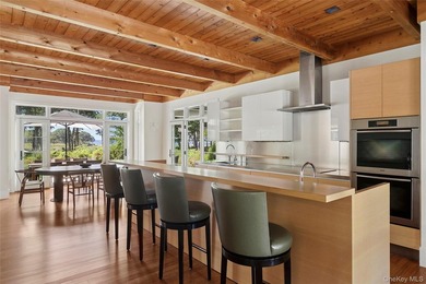 Set on the tranquil shores of Genet Creek, this modern - photo 7