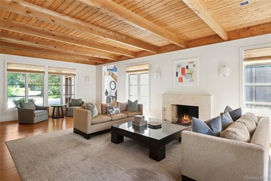 Set on the tranquil shores of Genet Creek, this modern - photo 9