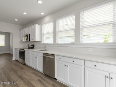Welcome to Hubert's newest neighborhood, Surfside Landing! - photo 12